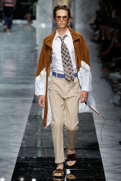 Look 28